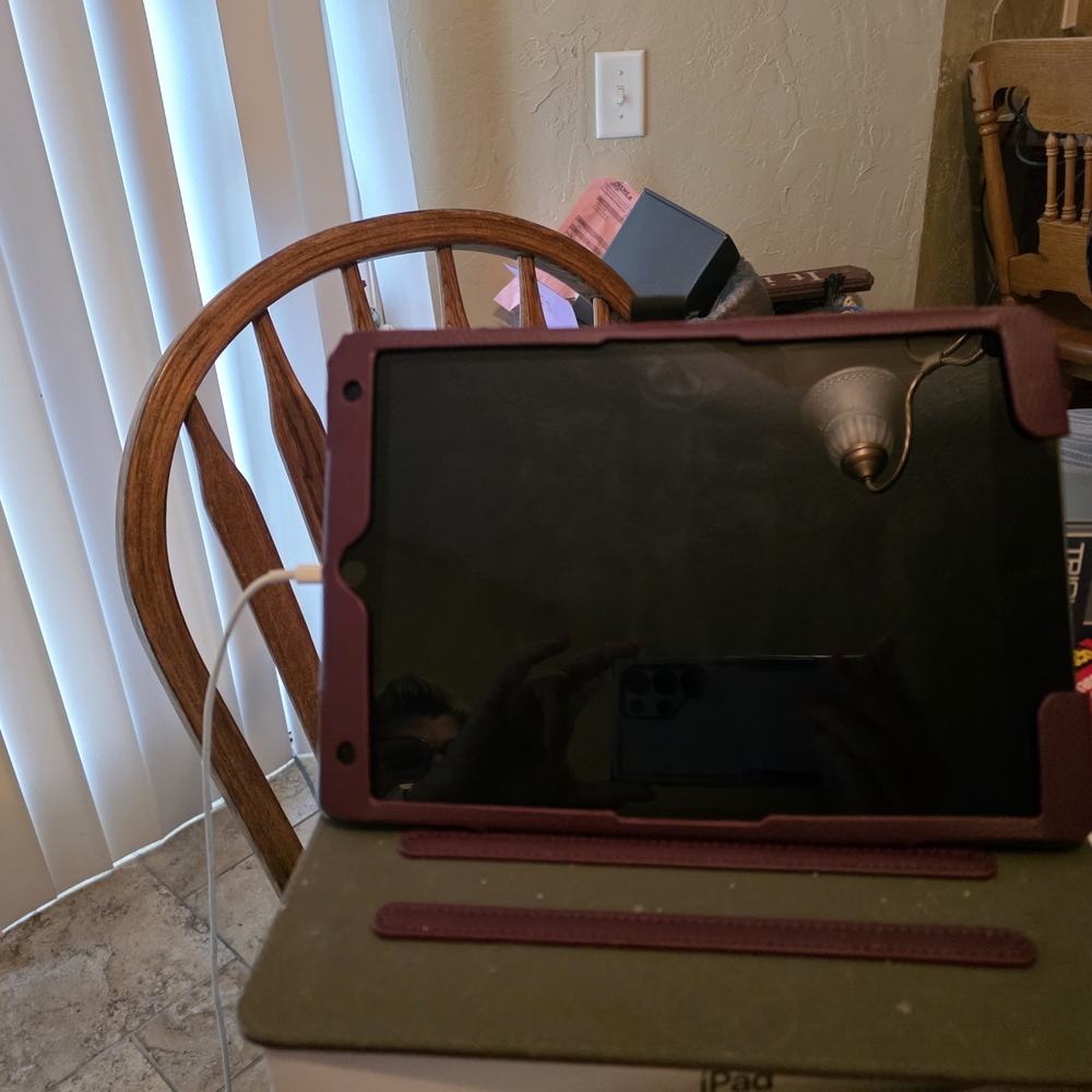 Apple Ipad 10.2 Inch 9th Generation 64gb With Case Like New